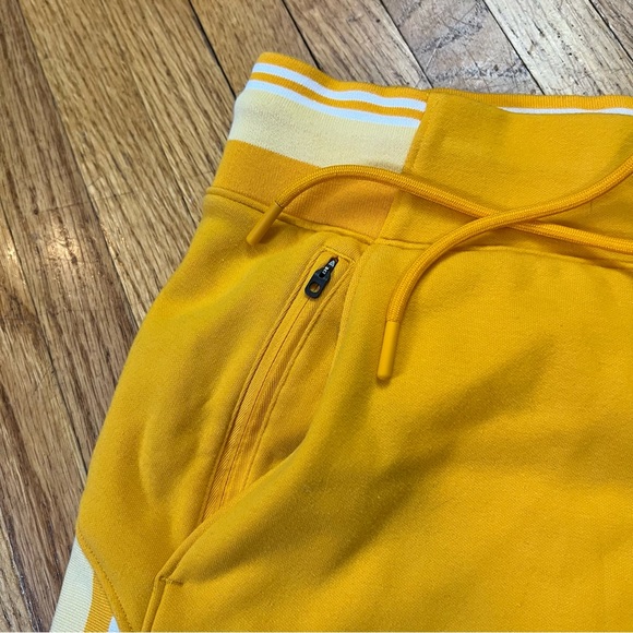 Athleta Triumph Game Point Shortie Short Size Large Yellow 988041 - Picture 4 of 11